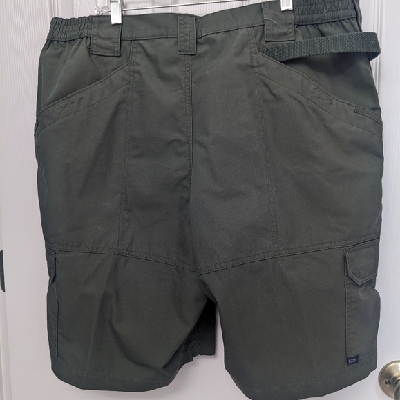 Men's Cargo Shorts (40) - Picture 2 of 8
